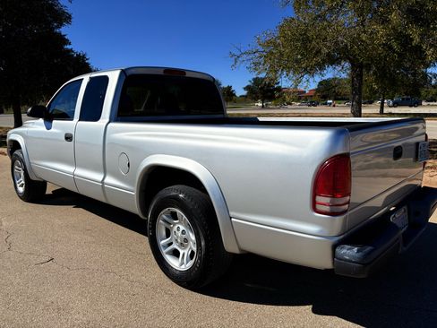 Used 2004 Dodge Dakota Club Cab 2WD w/ Tire & Handling Group image 11