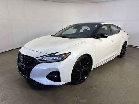 Certified 2023 Nissan Maxima SR w/ Sport Mat Group image 27