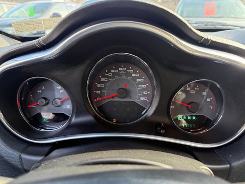 Used 2012 Dodge Avenger SXT FWD image 13