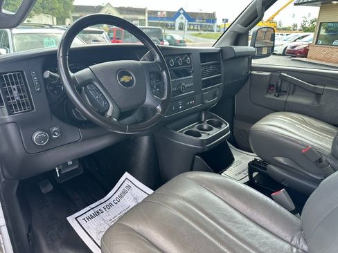 Used 2021 Chevrolet Express 3500 LS RWD image 18