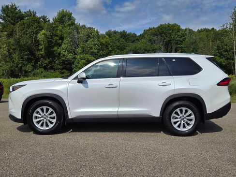 Used 2024 Toyota Grand Highlander AWD image 2