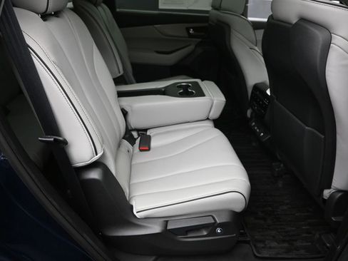 Used 2023 Acura MDX SH-AWD w/ Advance Package image 9