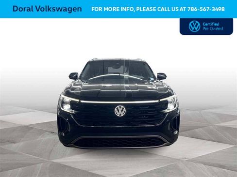 Certified 2024 Volkswagen Atlas Cross Sport SE w/ Panoramic Sunroof Package image 3