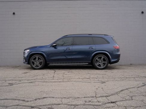 Used 2024 Mercedes-Benz GLS 450 4MATIC image 2