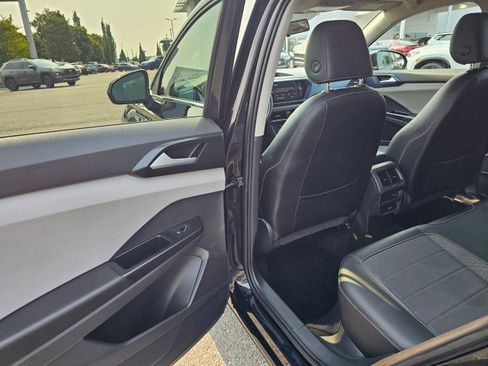 Used 2022 Volkswagen Taos SE image 19