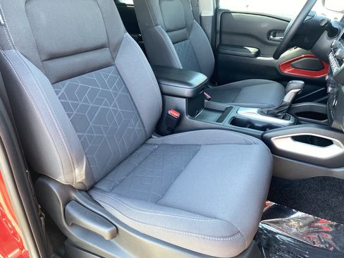 Used 2025 Nissan Frontier SV RWD image 10