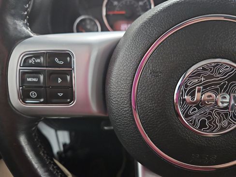 Used 2015 Jeep Wrangler Unlimited Rubicon image 15