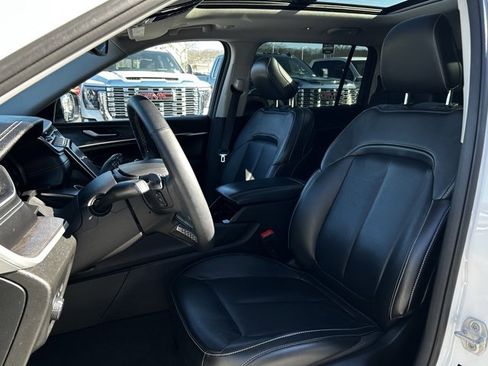 Used 2022 Jeep Grand Cherokee L Limited w/ MOPAR Finishing Package image 13