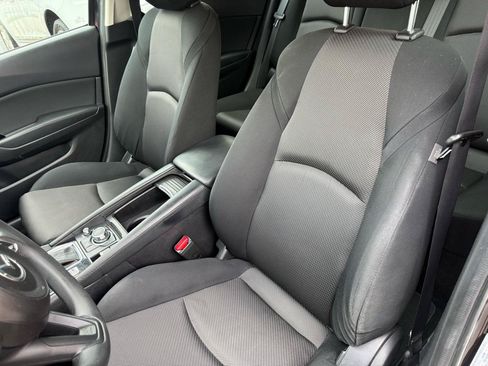 Used 2017 MAZDA MAZDA3 Sport FWD image 6