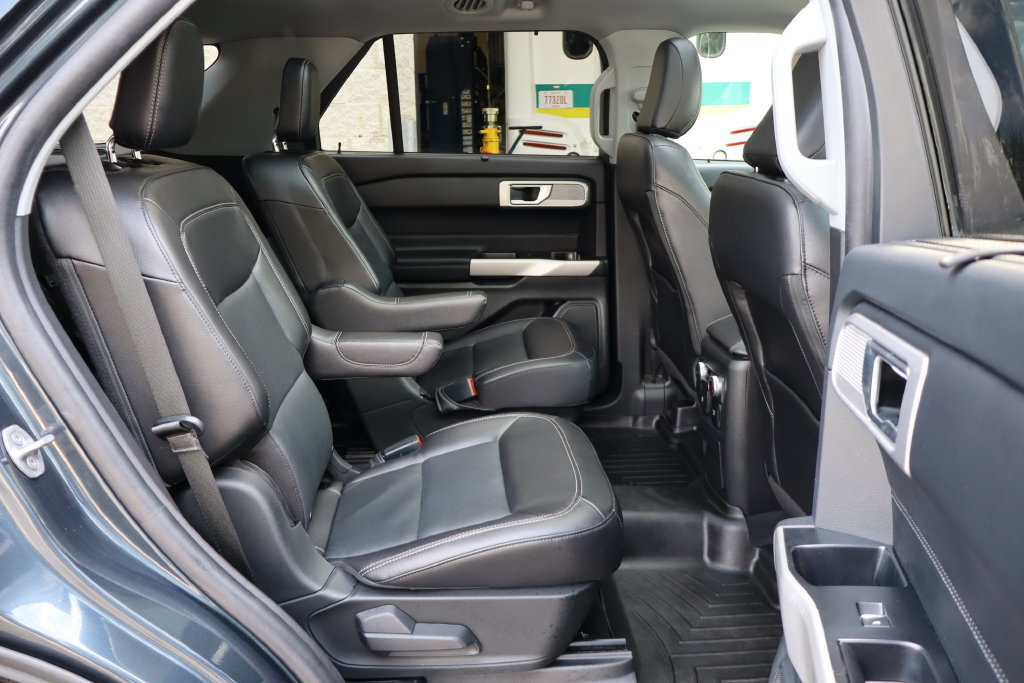 Used 2022 Ford Explorer Limited w/ Equipment Group 301A AWD/4WD image 30