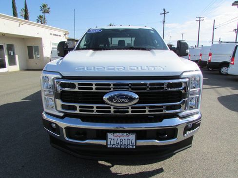 Used 2025 Ford F350 XLT image 3