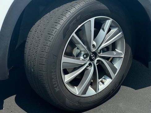 Used 2020 Hyundai Santa Fe SEL w/ Convenience Package FWD image 9