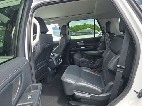 Used 2025 Ford Expedition Platinum AWD/4WD image 14