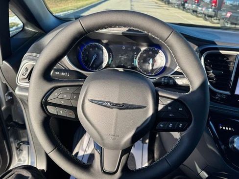New 2026 Chrysler Pacifica Select w/ S Appearance Package FWD image 17