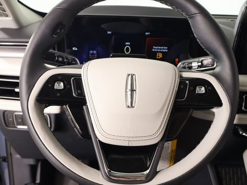 New 2026 Lincoln Aviator 2WD image 3
