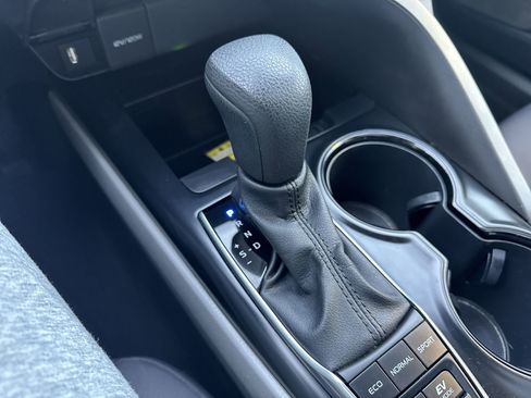 Used 2020 Toyota Camry LE image 16