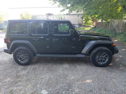 Used 2025 Jeep Wrangler Unlimited Sport AWD/4WD image 31