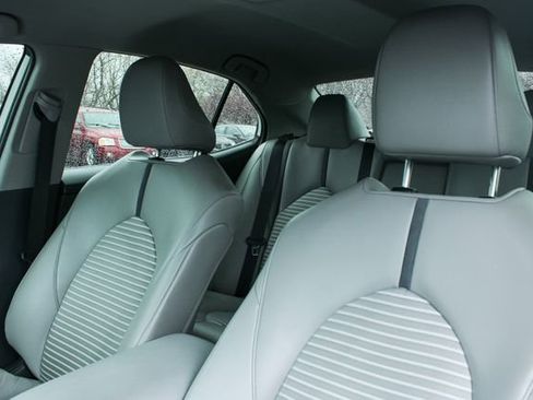 Used 2022 Toyota Camry SE image 14