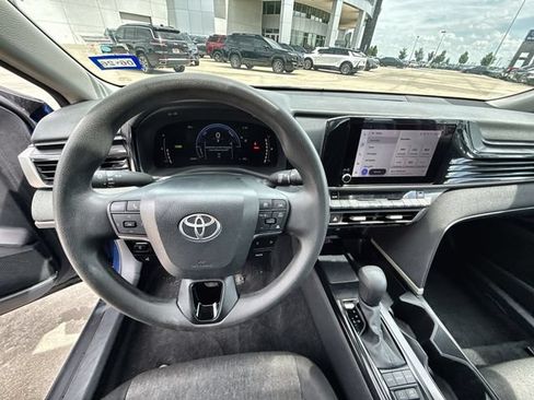 Used 2025 Toyota Camry LE FWD image 14