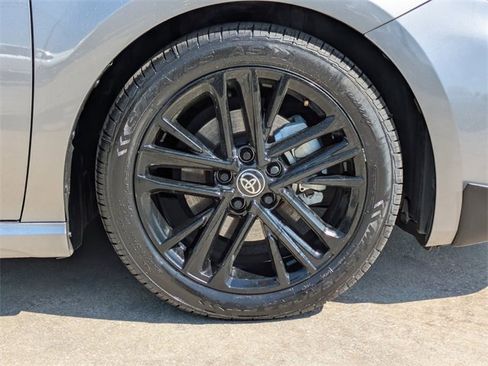 Used 2025 Toyota Camry SE image 11