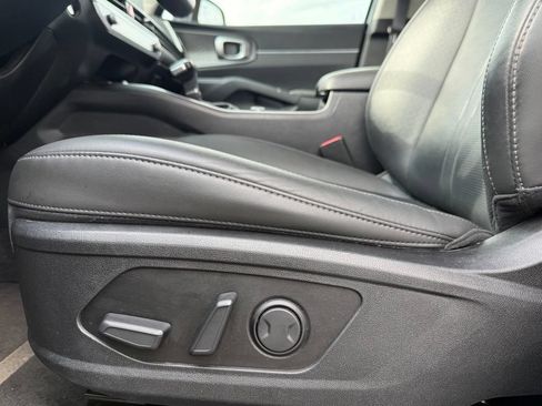 Used 2025 Kia Sorento S FWD image 9