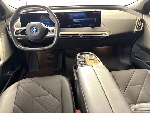 Used 2023 BMW iX xDrive50 w/ Ultimate Package 2 AWD/4WD image 15