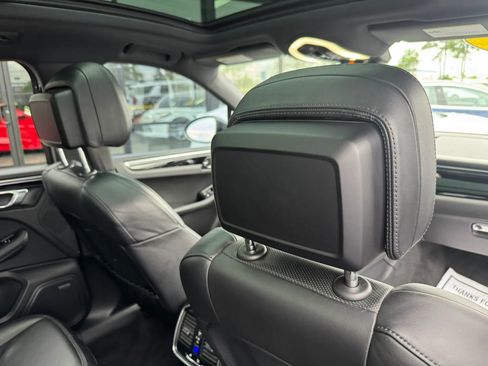 Used 2018 Porsche Macan AWD/4WD image 19