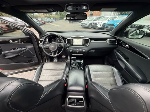 Used 2017 Kia Sorento SX image 23