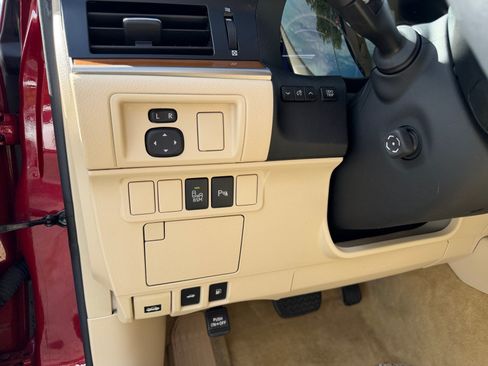 Used 2013 Lexus ES 300h w/ Premium Pkg FWD image 11
