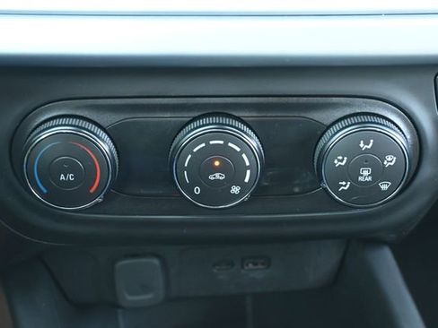 Used 2025 Chevrolet Trax LS image 18