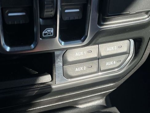 Used 2021 Jeep Wrangler Unlimited Sahara image 32