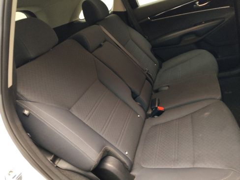 Used 2018 Kia Sorento LX image 19