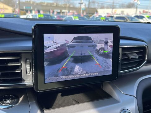 Used 2022 Ford Explorer XLT w/ Equipment Group 202A image 17