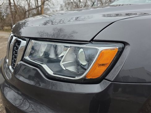 Used 2021 Jeep Grand Cherokee Laredo image 31