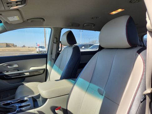 Used 2019 Kia Sedona EX image 7