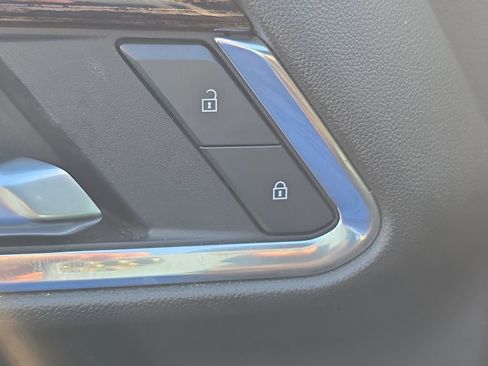 Used 2025 GMC Sierra 1500 Elevation w/ Preferred Package image 17