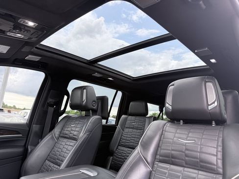 Used 2023 Cadillac Escalade ESV Sport Platinum AWD/4WD image 12