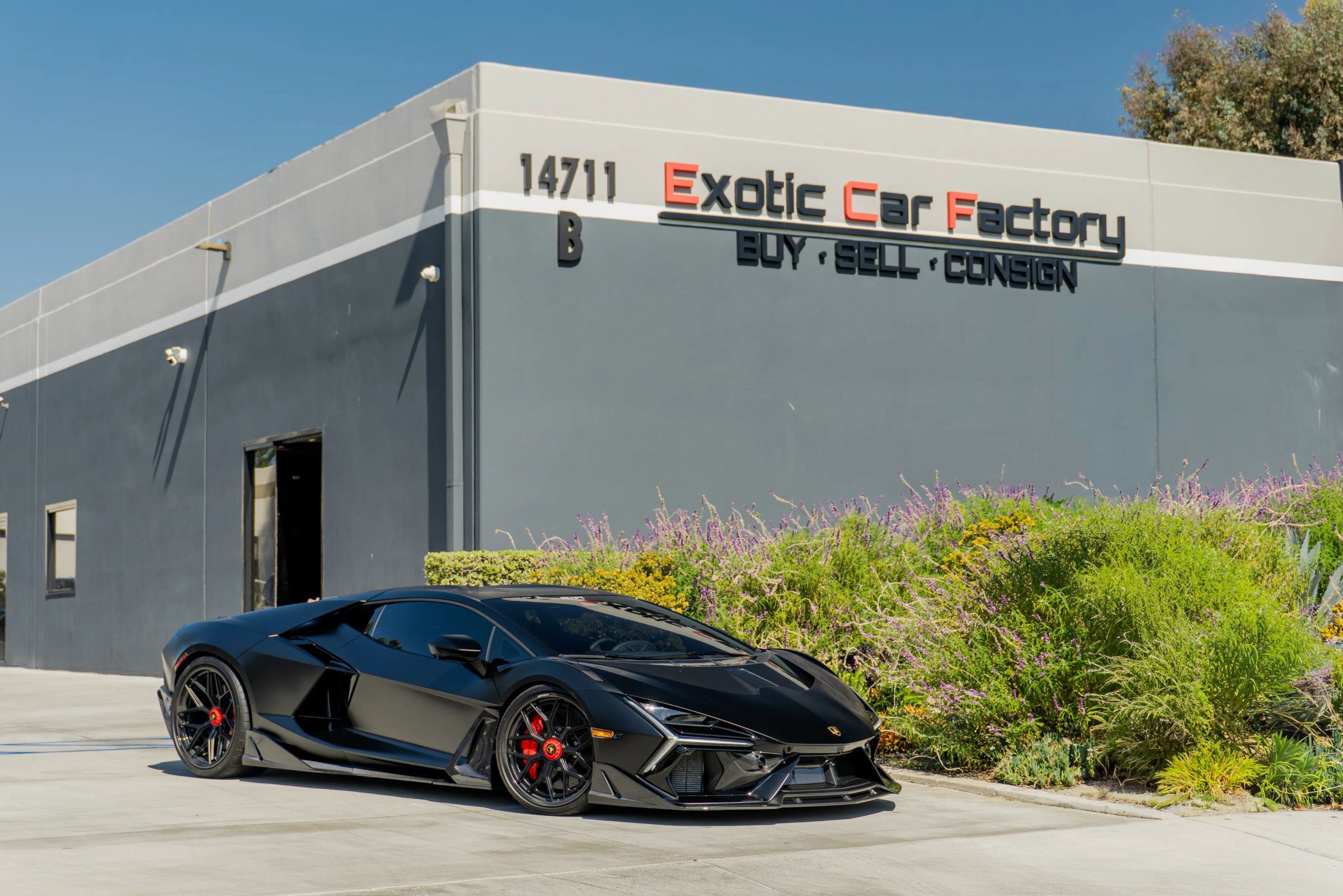 Used 2025 Lamborghini Revuelto AWD/4WD image 1