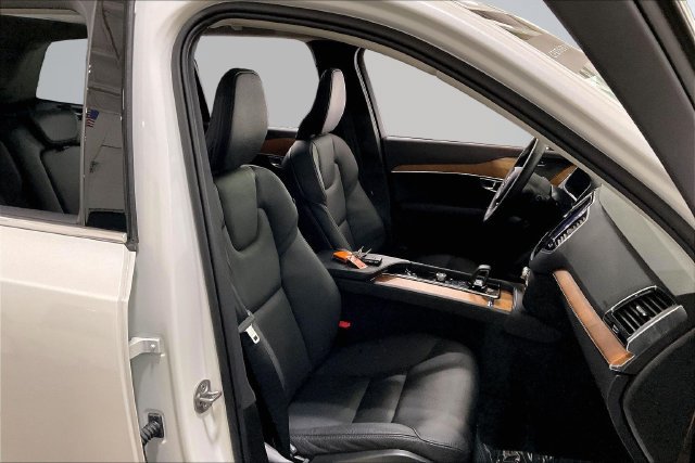 Certified 2024 Volvo XC90 T8 Plus w/ Protection Package Premier AWD/4WD image 10