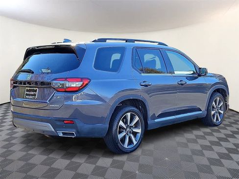 Certified 2025 Honda Pilot Touring image 4