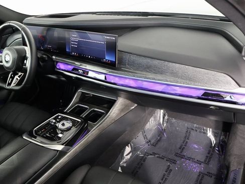 Used 2025 BMW 740i RWD image 9