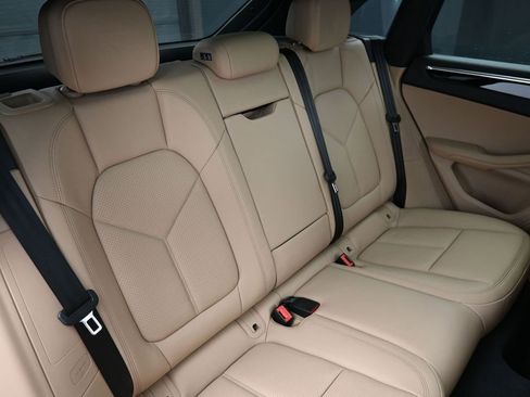 Certified 2025 Porsche Macan AWD/4WD image 29
