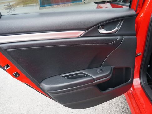 Used 2017 Honda Civic Touring image 11