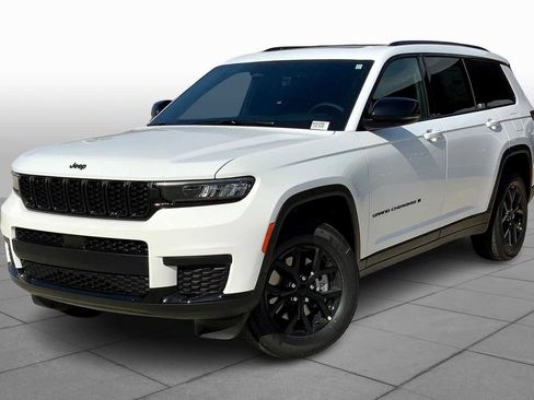 New 2025 Jeep Grand Cherokee L Altitude image 2