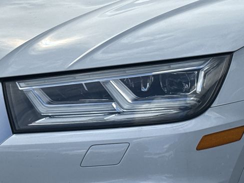 Used 2019 Audi Q5 2.0T Premium Plus w/ Premium Plus Package AWD/4WD image 5