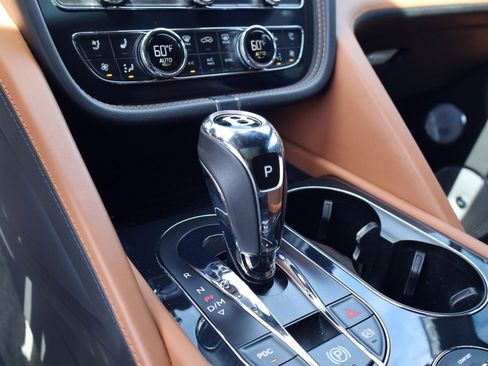 Certified 2023 Bentley Bentayga Extended Wheelbase AWD/4WD image 20
