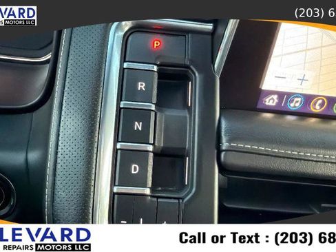 Used 2021 GMC Yukon SLT w/ SLT Premium Package image 23