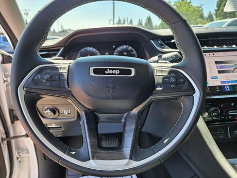 Used 2023 Jeep Grand Cherokee Limited w/ Luxury Tech Group II AWD/4WD image 27