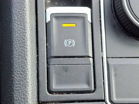 Used 2023 Volkswagen Atlas Cross Sport SE image 22