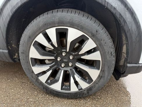 Used 2025 Ford Explorer Platinum w/ LUX Leather Package image 10